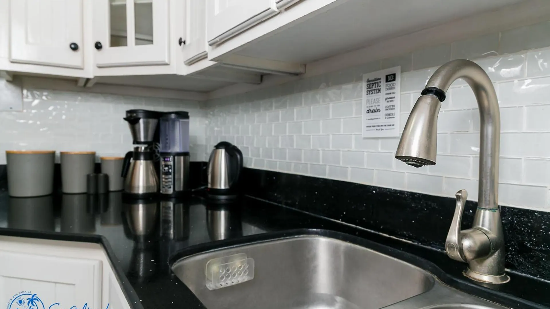 Sea Miracle Villa/Beach Cottage Silver Sands بيت للعطل